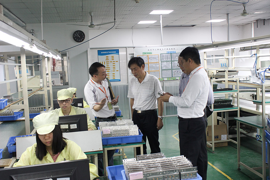 參觀云加密技術(shù)無塵生產(chǎn)車間 參觀云加密技術(shù)無塵生產(chǎn)車間