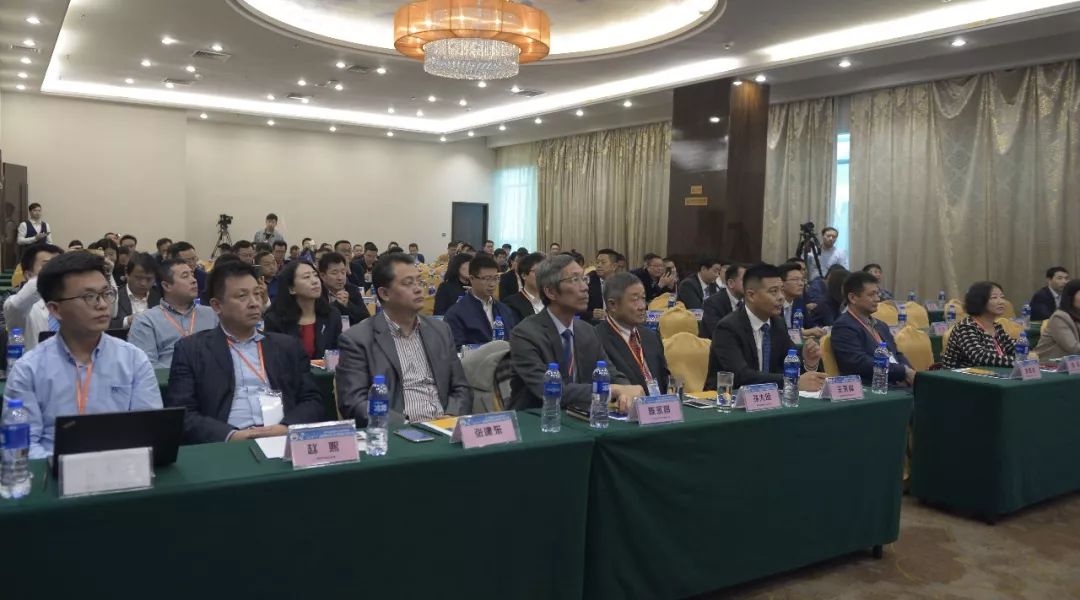 深圳市旭子科技有限公司董事長(zhǎng)、深圳市金融服務(wù)外包協(xié)會(huì)副會(huì)長(zhǎng)、硬件委員會(huì)主任委員王永峰博士 2019金融服務(wù)行業(yè)高峰論壇現(xiàn)場(chǎng) 深圳市旭子科技有限公司董事長(zhǎng)、深圳市金融服務(wù)外包協(xié)會(huì)副會(huì)長(zhǎng)、硬件委員會(huì)主任委員王永峰博士 2019金融服務(wù)行業(yè)高峰論壇現(xiàn)場(chǎng)