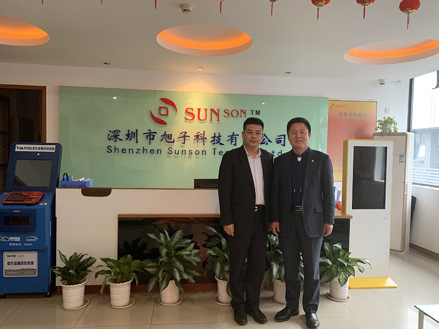 王永峰董事長(zhǎng)和敖虎山委員合影